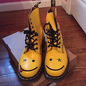 Like New Rare Smiley Face Dr Martens w/o box